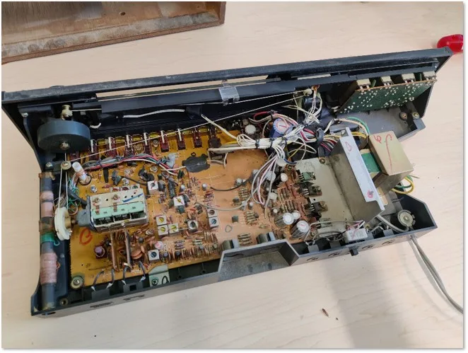 Internals of the radio before disassembly